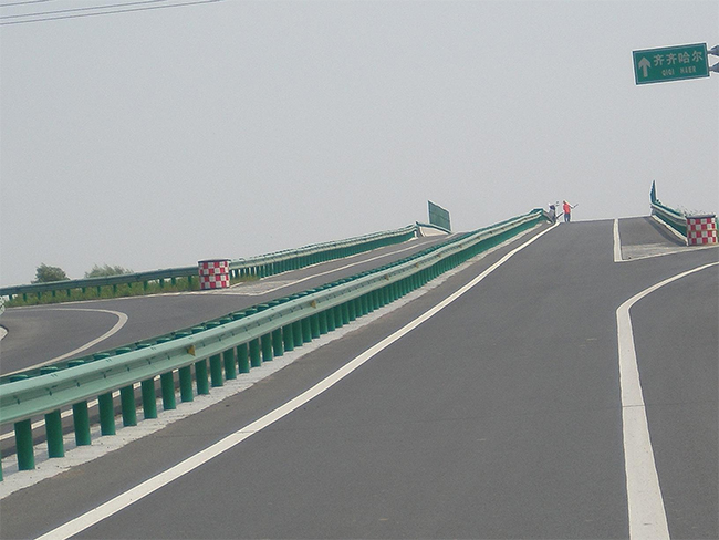 潜江高速公路护栏的材质与规格