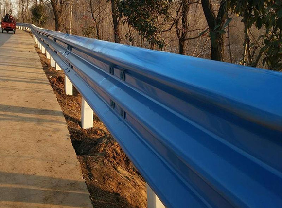 潜江公路波形护栏板的优点