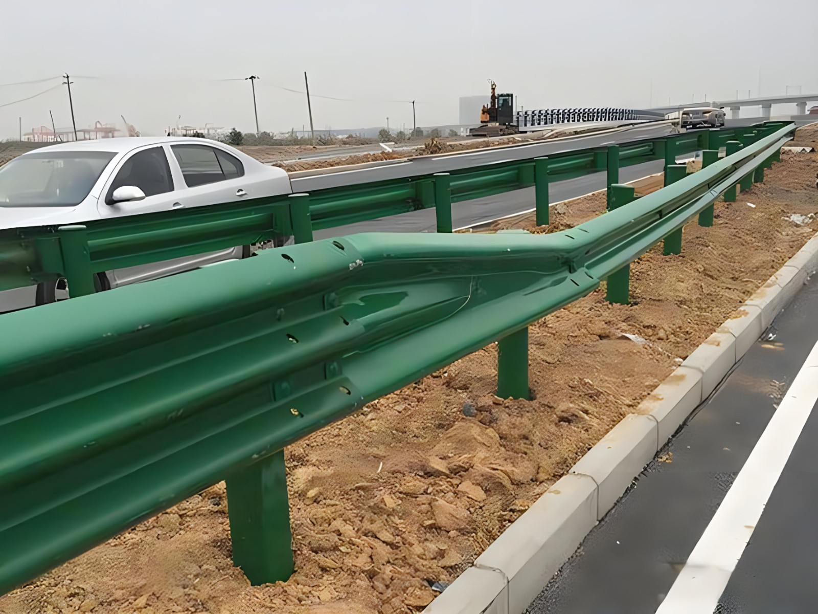 潜江高速波形护栏板日常维护方案确保道路安全新举措